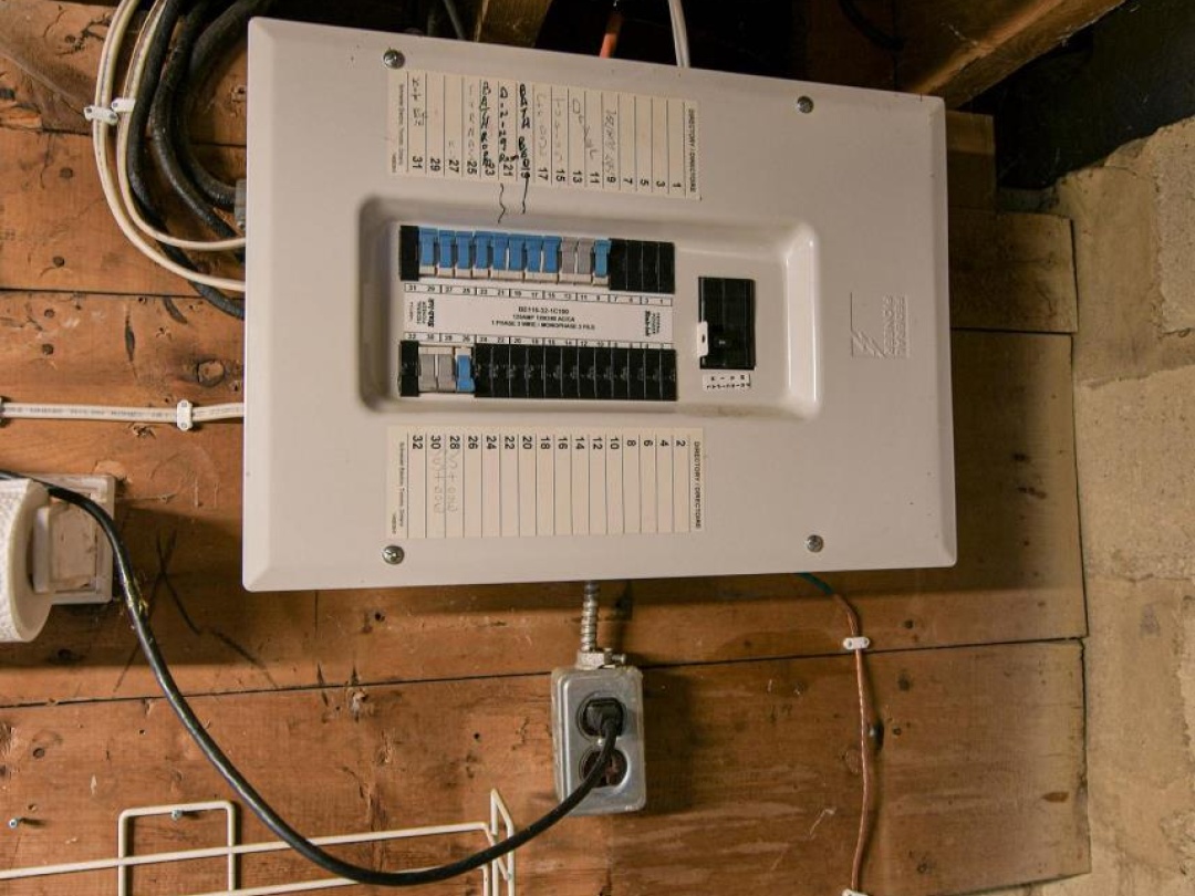 95 WESTMOUNT DRIVE N, 