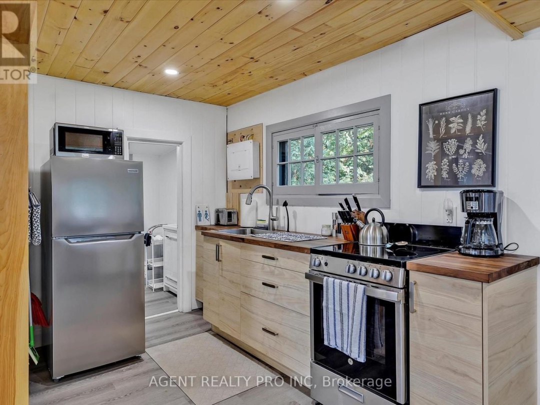 21 ORIOLE ROAD, Cameron Lake