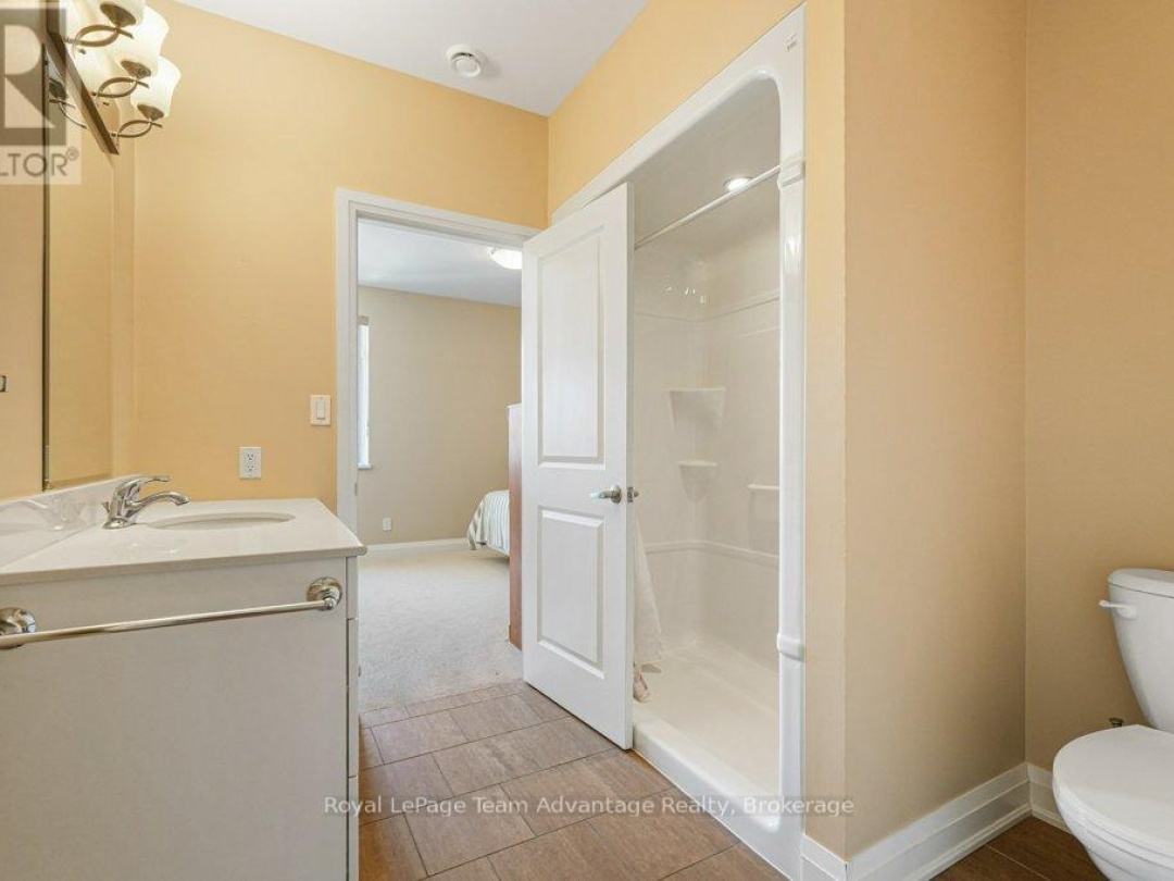 203 - 20A SILVER BIRCH COURT,