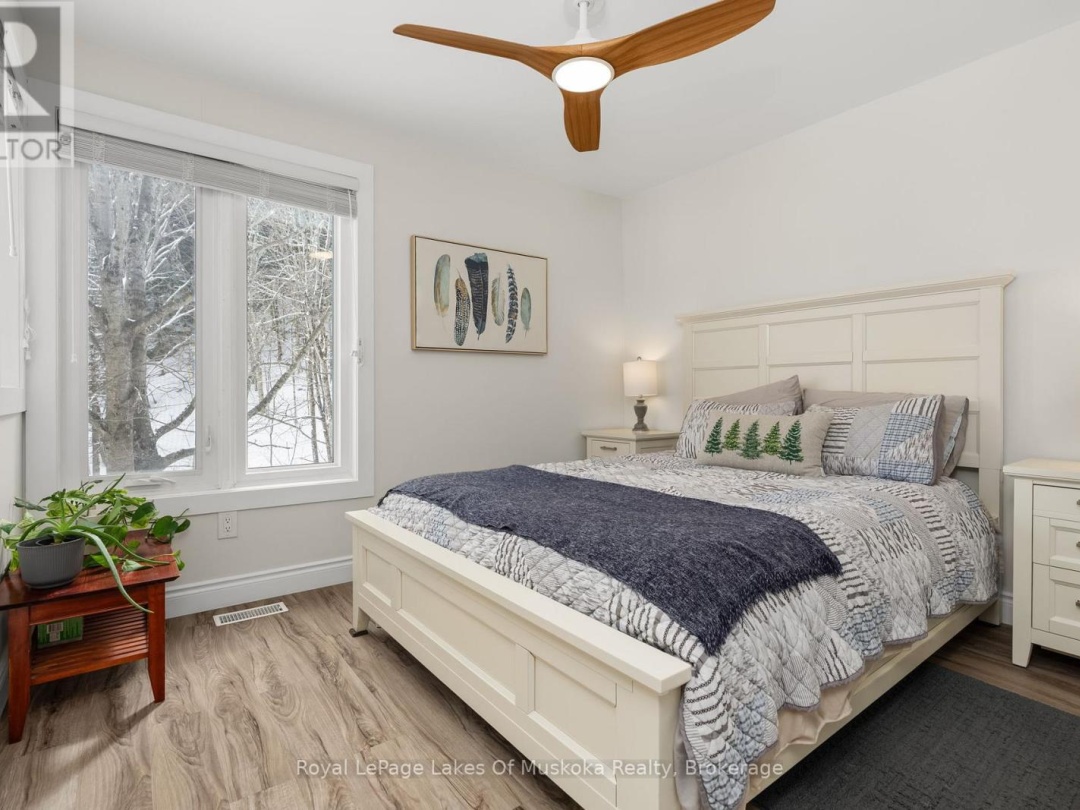 4 - 1551 HIDDEN VALLEY ROAD, Peninsula Lake
