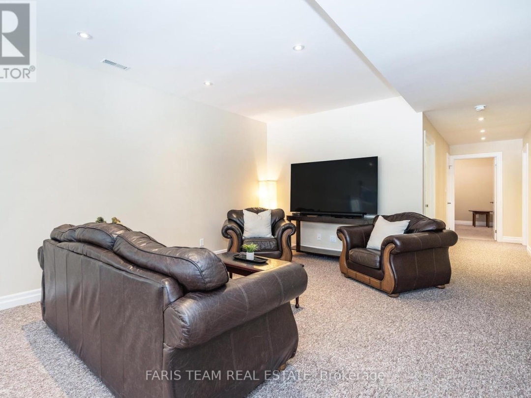 156 Deerfoot Trail, Huntsville (Brunel)