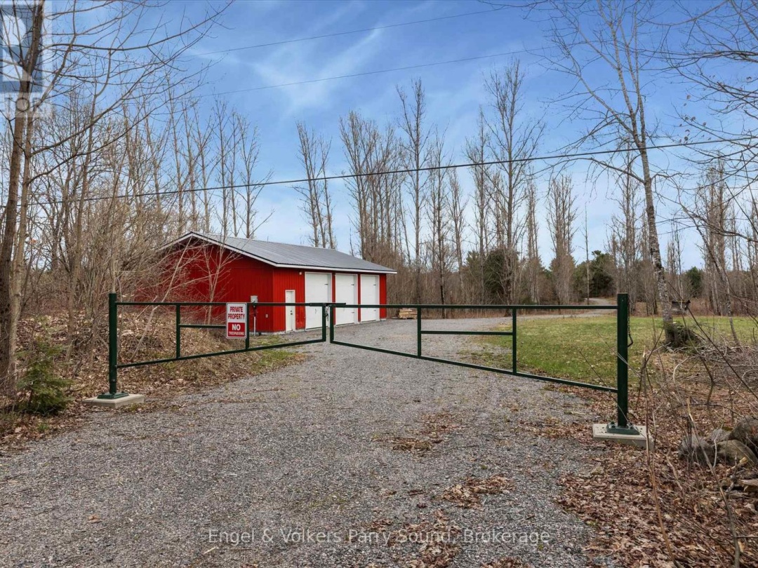 185 LOCH ERNE ROAD, Vowel Lake