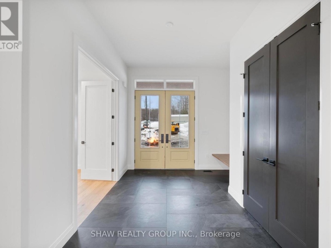 33 GLEN EAGLE COURT, 