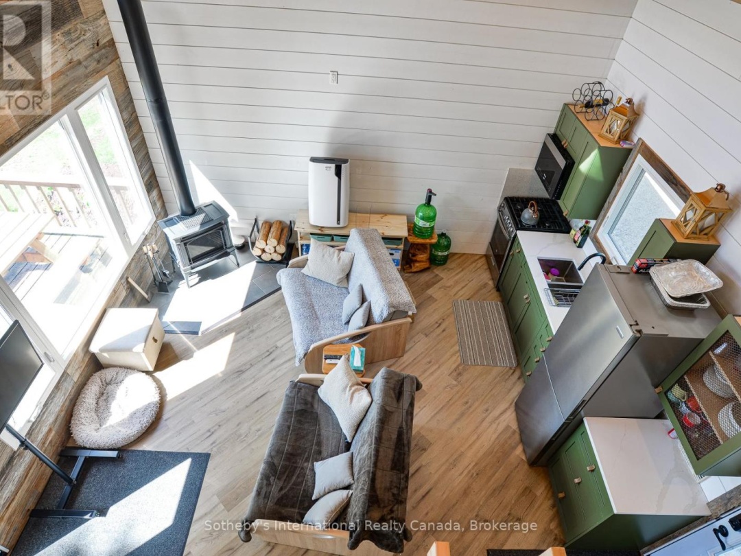 1211 PLUTO TRAIL, Boyne Lake