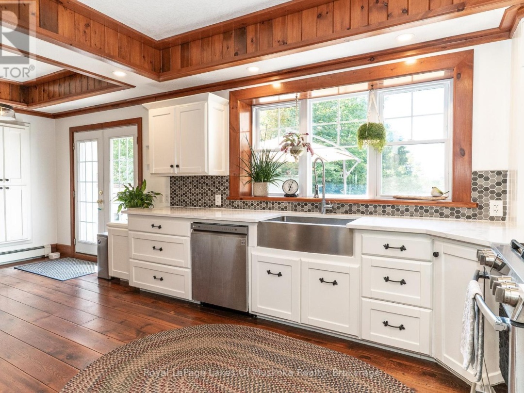 1080 WALKERS GLENN CRESCENT, Lake of Bays (Sinclair)