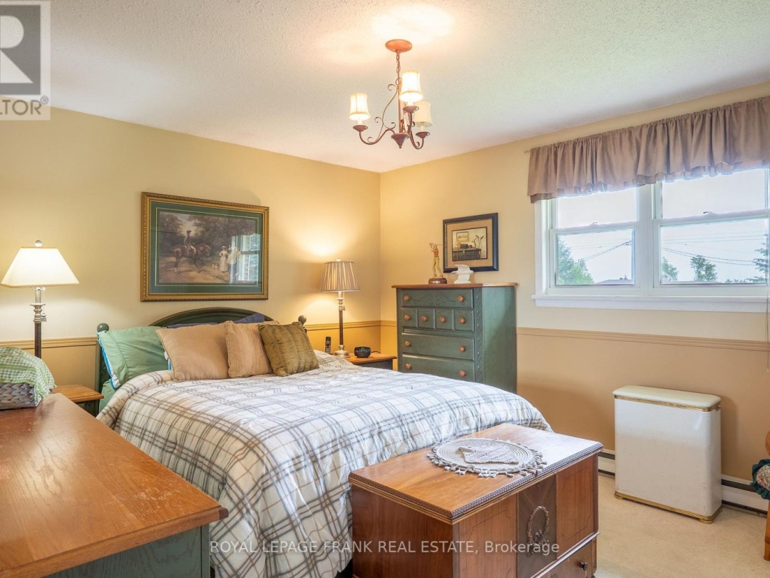 383 OLD SURREY LANE, Pigeon Lake