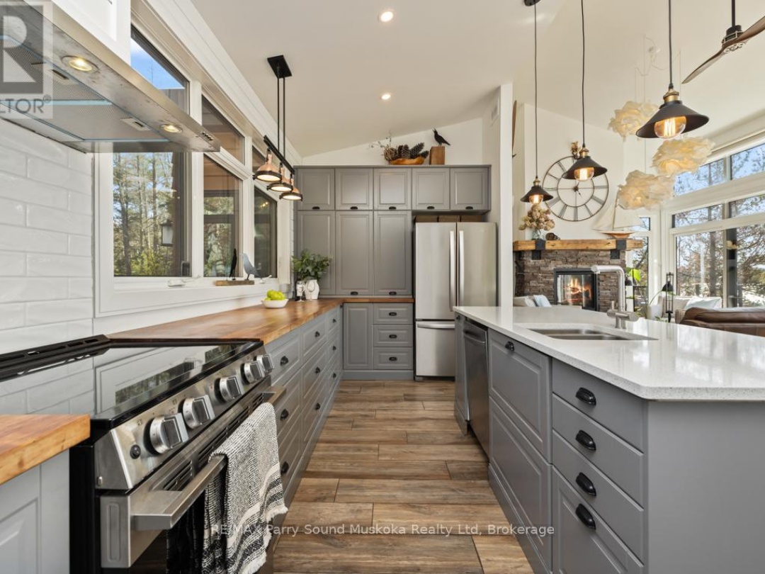 1201 GEEWADIN ROAD, Georgian Bay