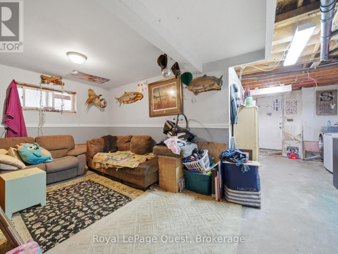 7476 ASH CRESCENT, Black River