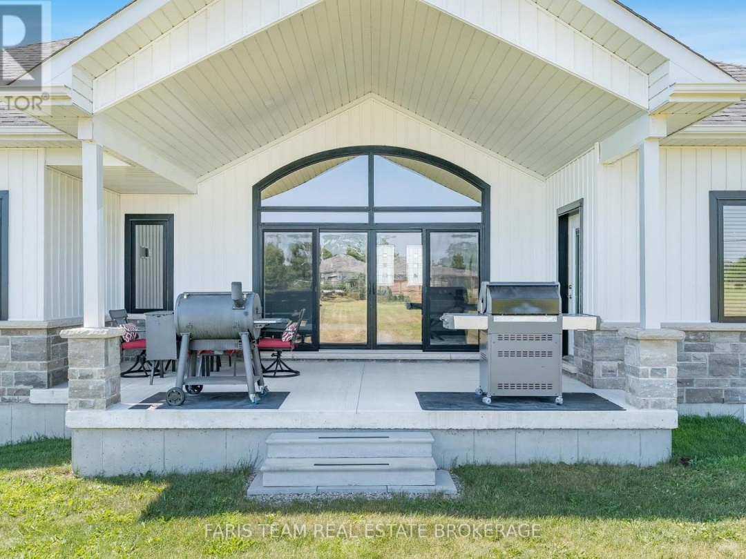5 BREANNA BOULEVARD, 