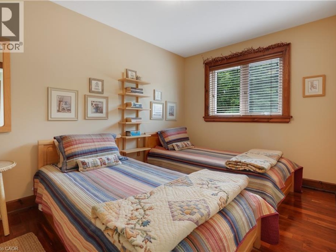36 MANITOUWABING ESTATES Road, 