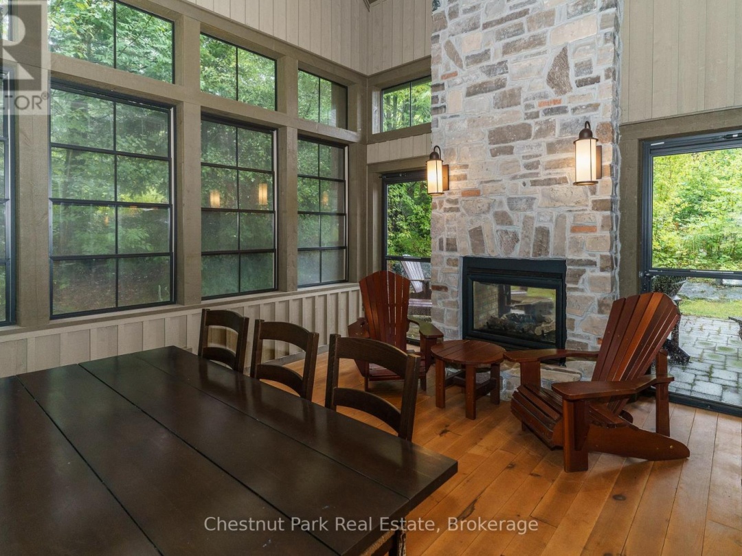 501 GLEN ABBEY WAY E, 