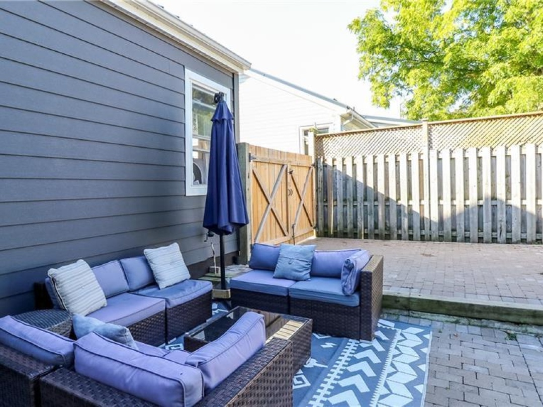 7 ALBANY Avenue, 