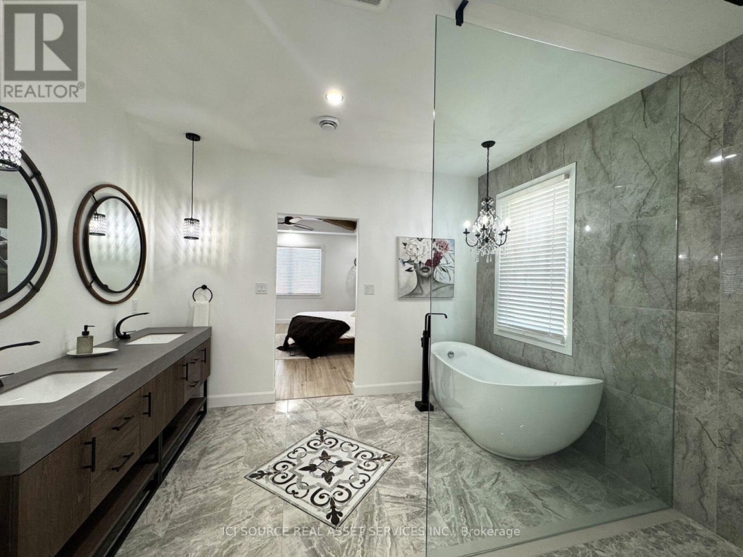 18 SWAN LANE, 