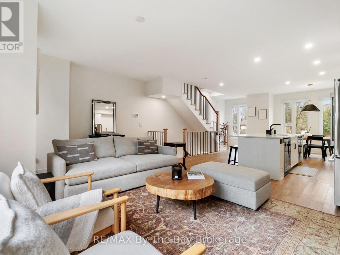 8 BRU LOR LANE, Lake Simcoe