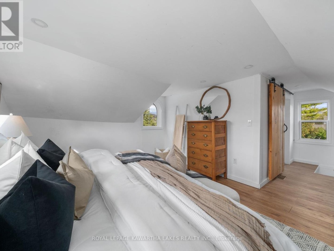 19 PRINCE STREET E, 