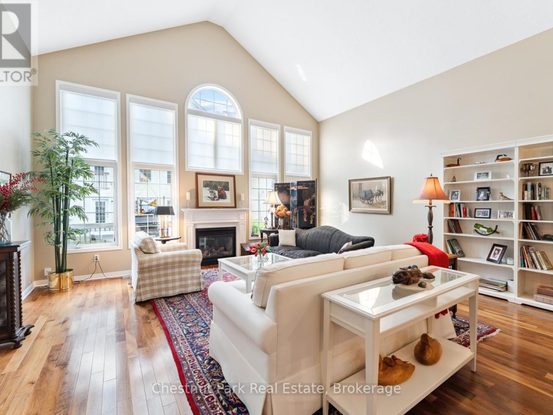 9 STORMONT COURT, Muskoka River