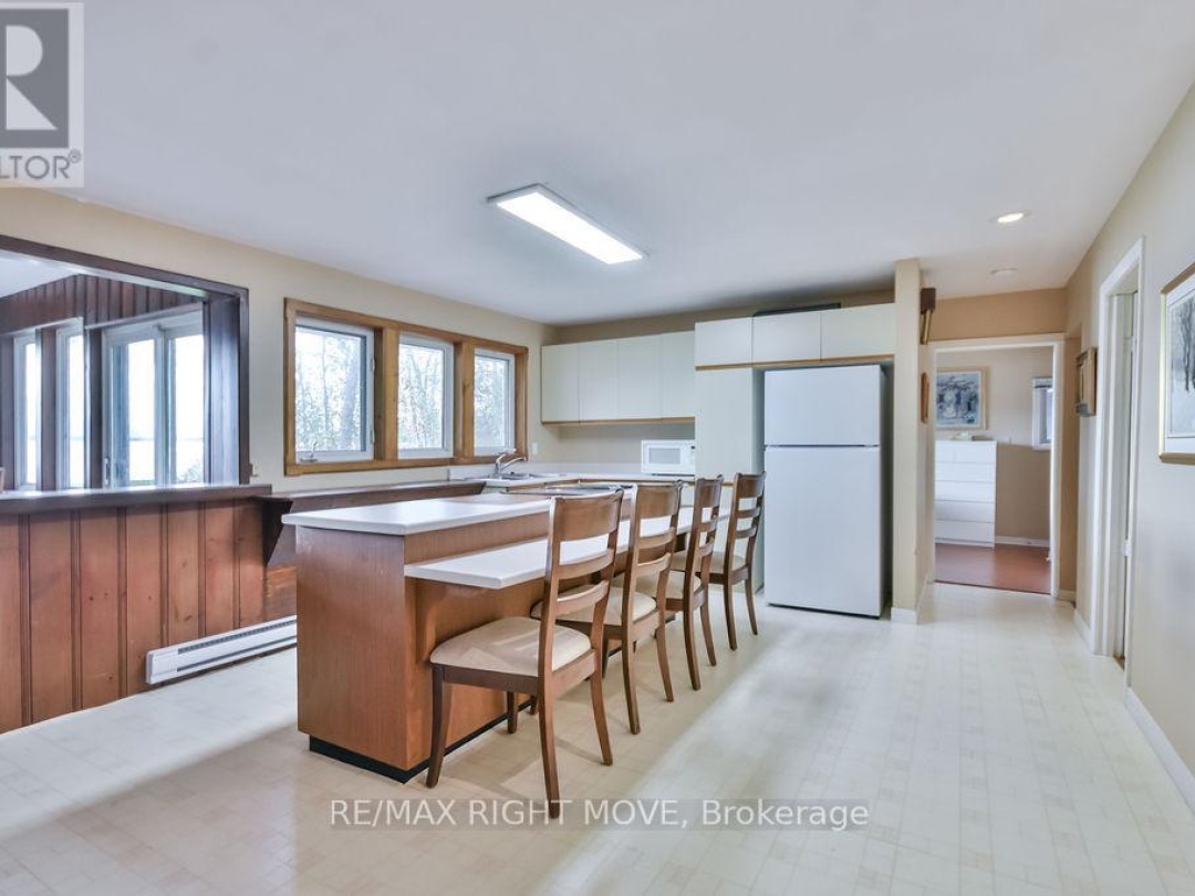 1467 CUNNINGHAM CRESCENT, 