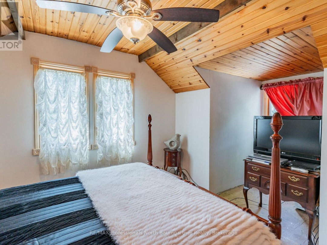 1065 CLOVERLEAF ROAD, Kennisis River