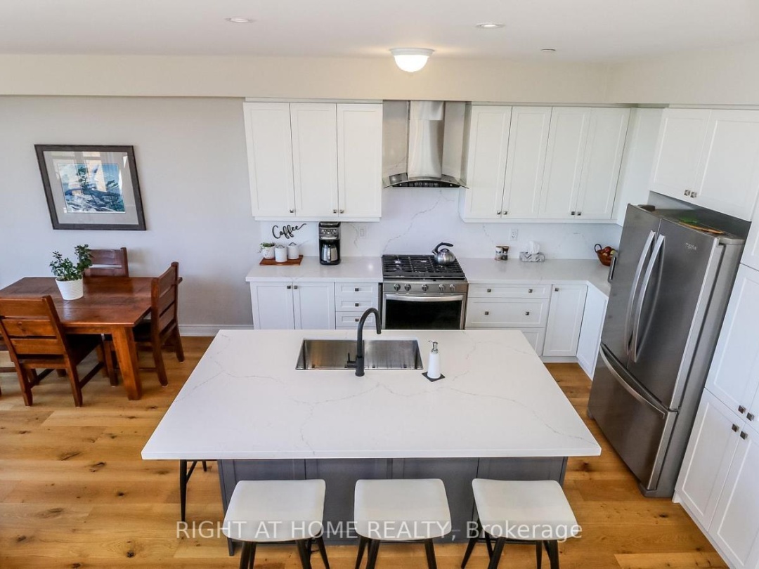100 MARINA VILLAGE DRIVE, Georgian Bay