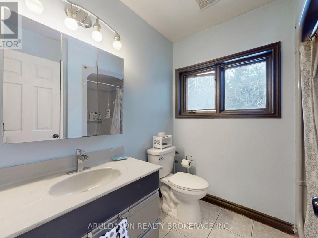 1208 BIRCHCLIFFE CRESCENT, Severn