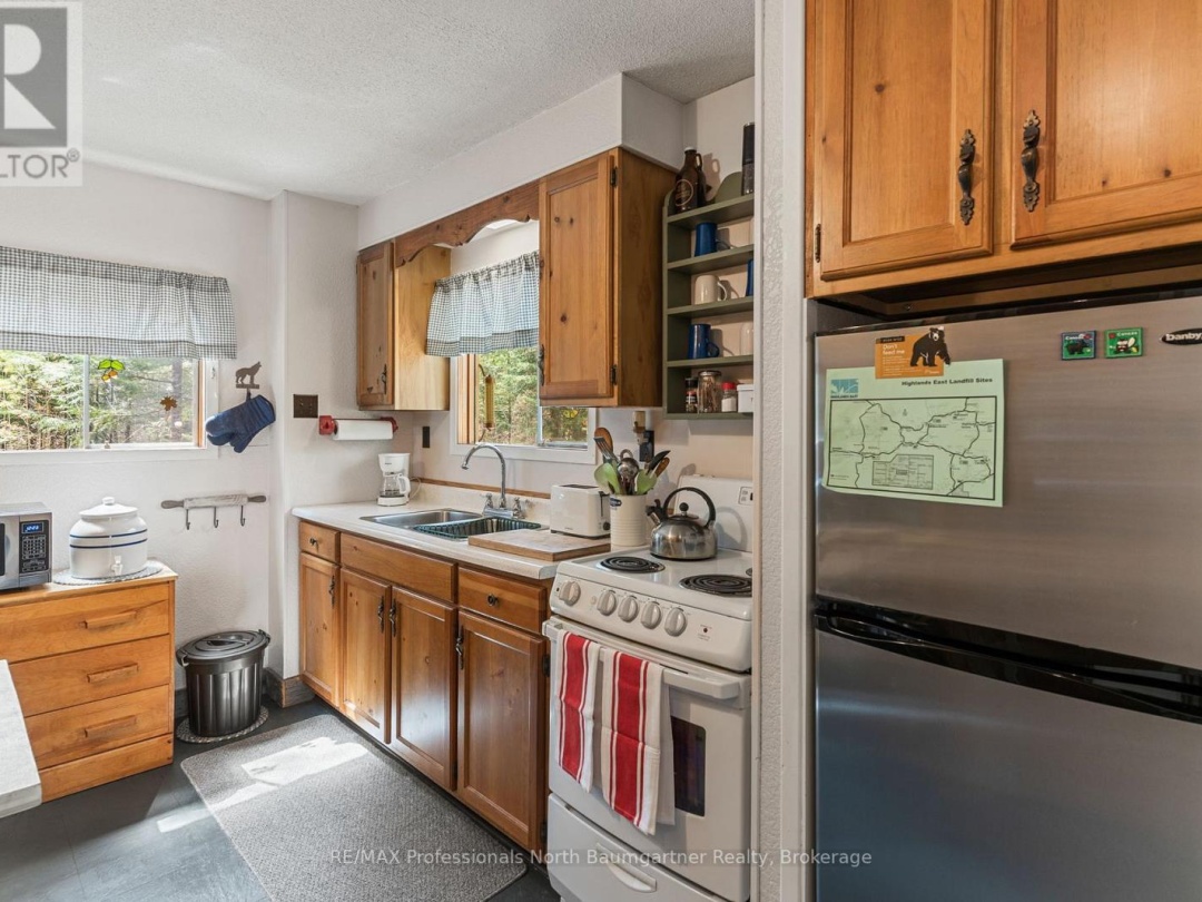2041 GLAMOR LAKE ROAD, Highlands East (Monmouth)