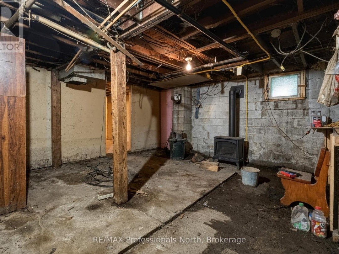 1056 KIRK LINE W, Bracebridge (Macaulay)