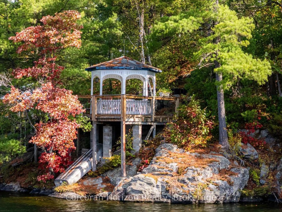 566 HUNGRY BAY ROAD W, Six Mile Lake