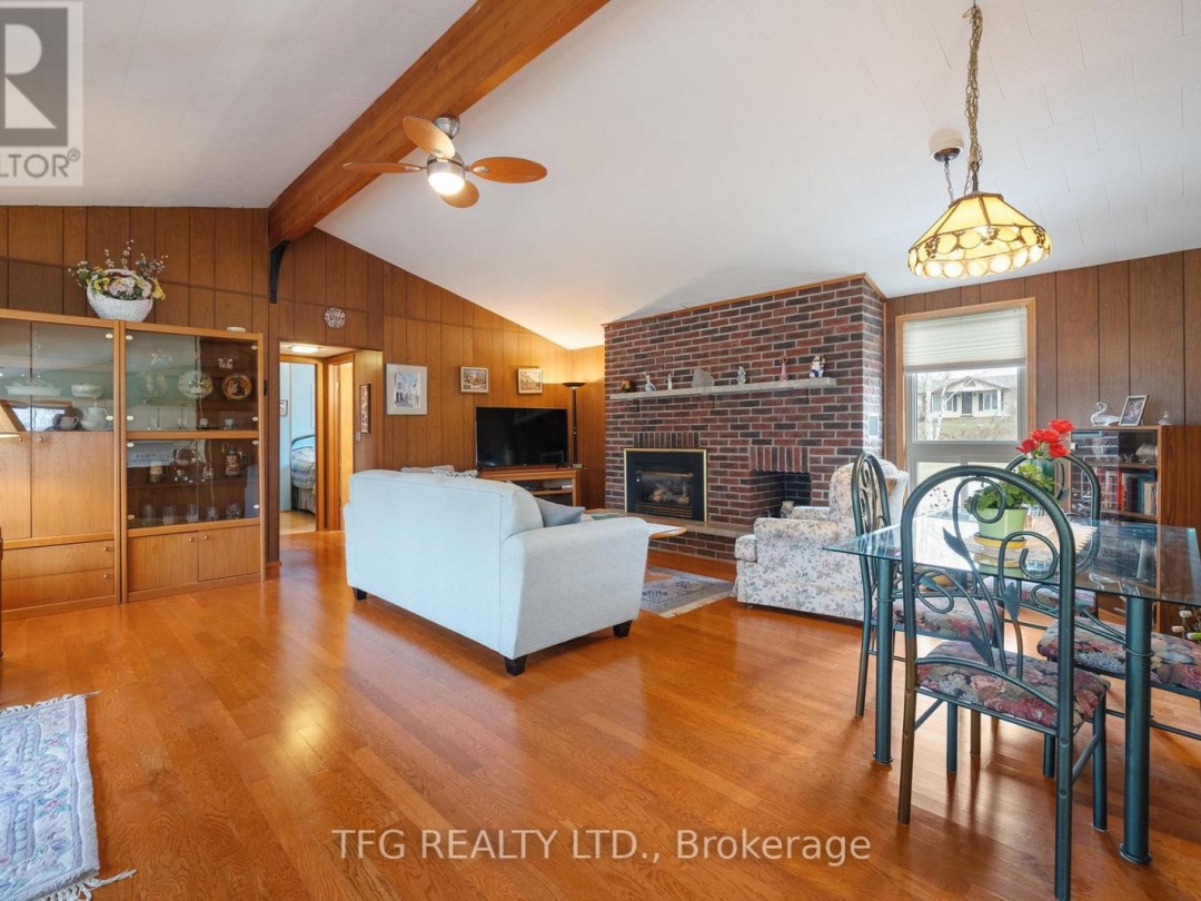 12 NORTH BAYOU ROAD, Sturgeon Lake