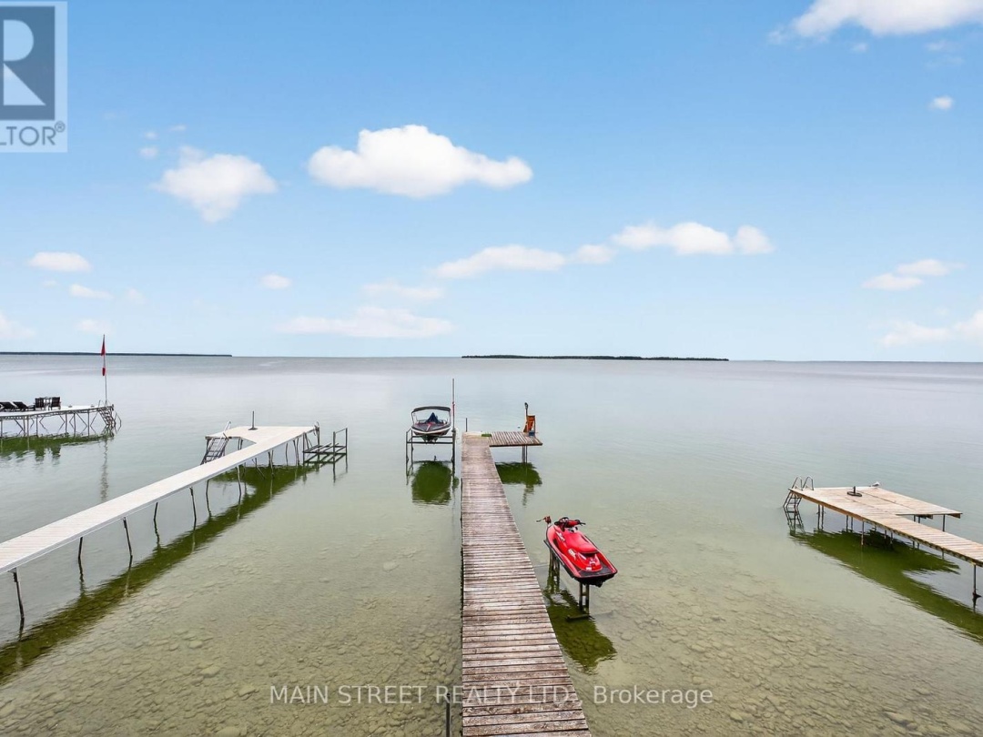 142 CEDAR BEACH ROAD, Lake Simcoe