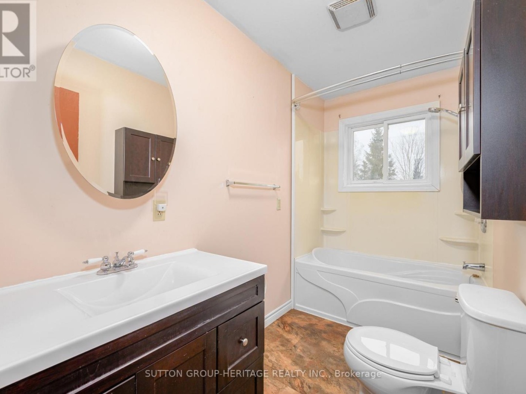 24 PLEASANT VIEW CRESCENT, 