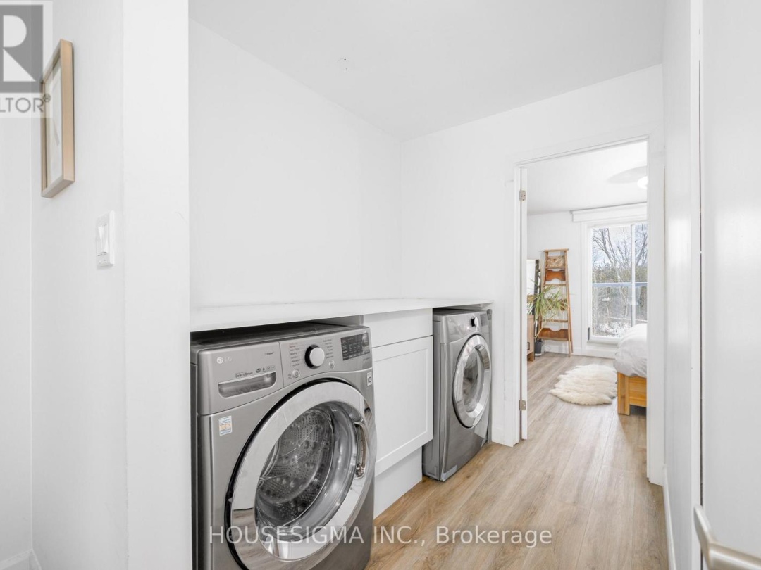 19 - 4 PARADISE BOULEVARD, 