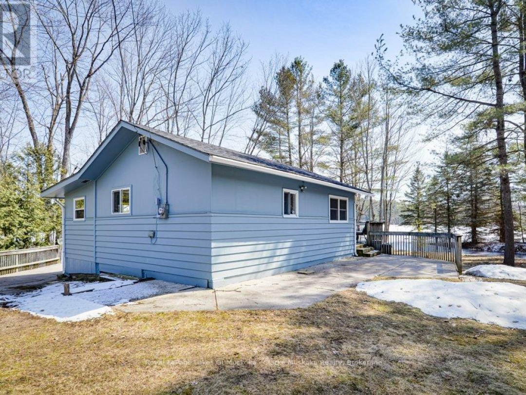 525 HIAWATHA ROAD, Gibson Lake