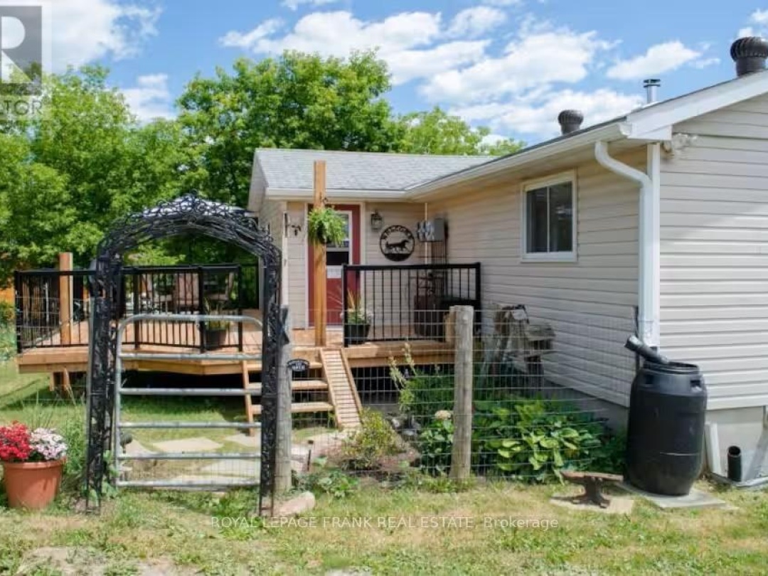 56 OAKDENE CRESCENT, Lake Scugog