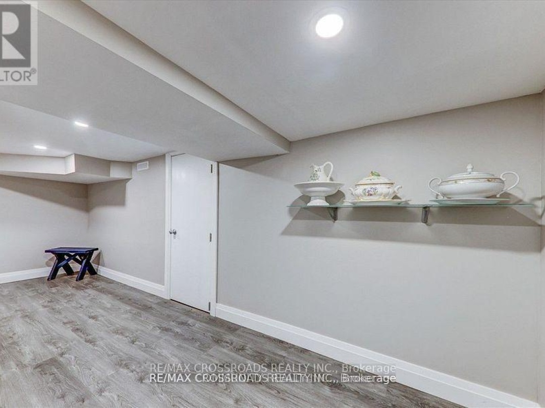 5794 VICTORIA PARK ROAD, 