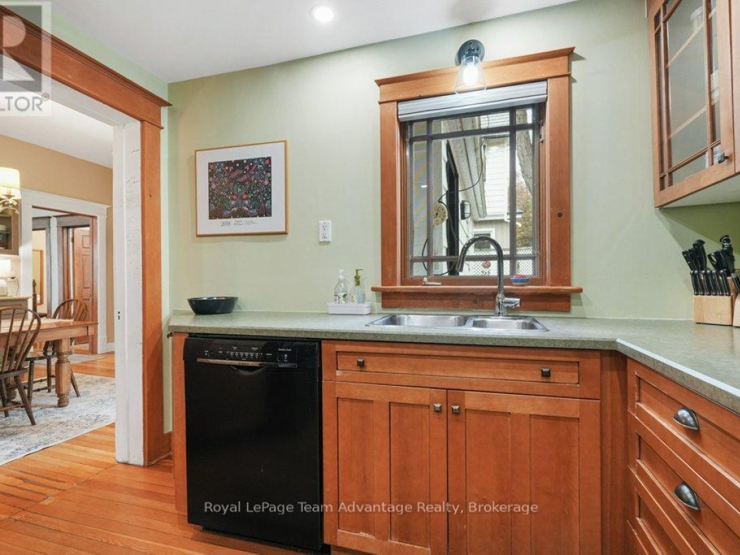 3 BELVEDERE AVENUE, Parry Sound