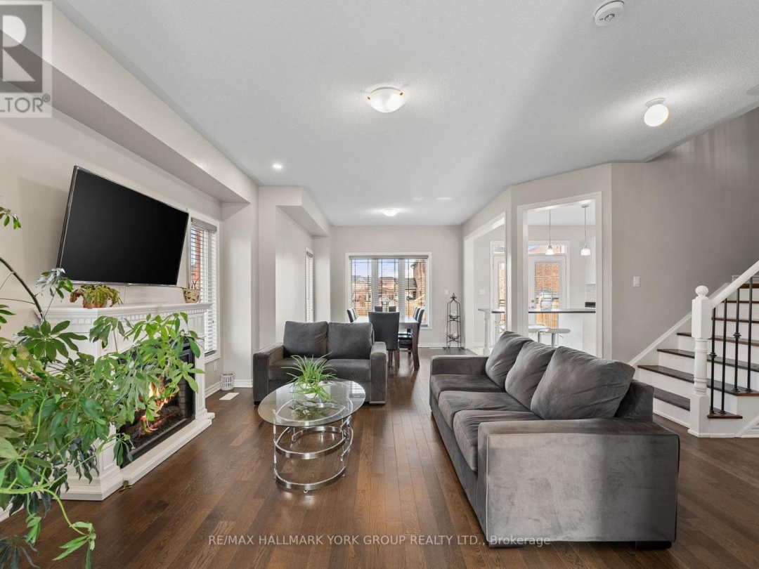 8 POLLOCK AVENUE, Lake Simcoe
