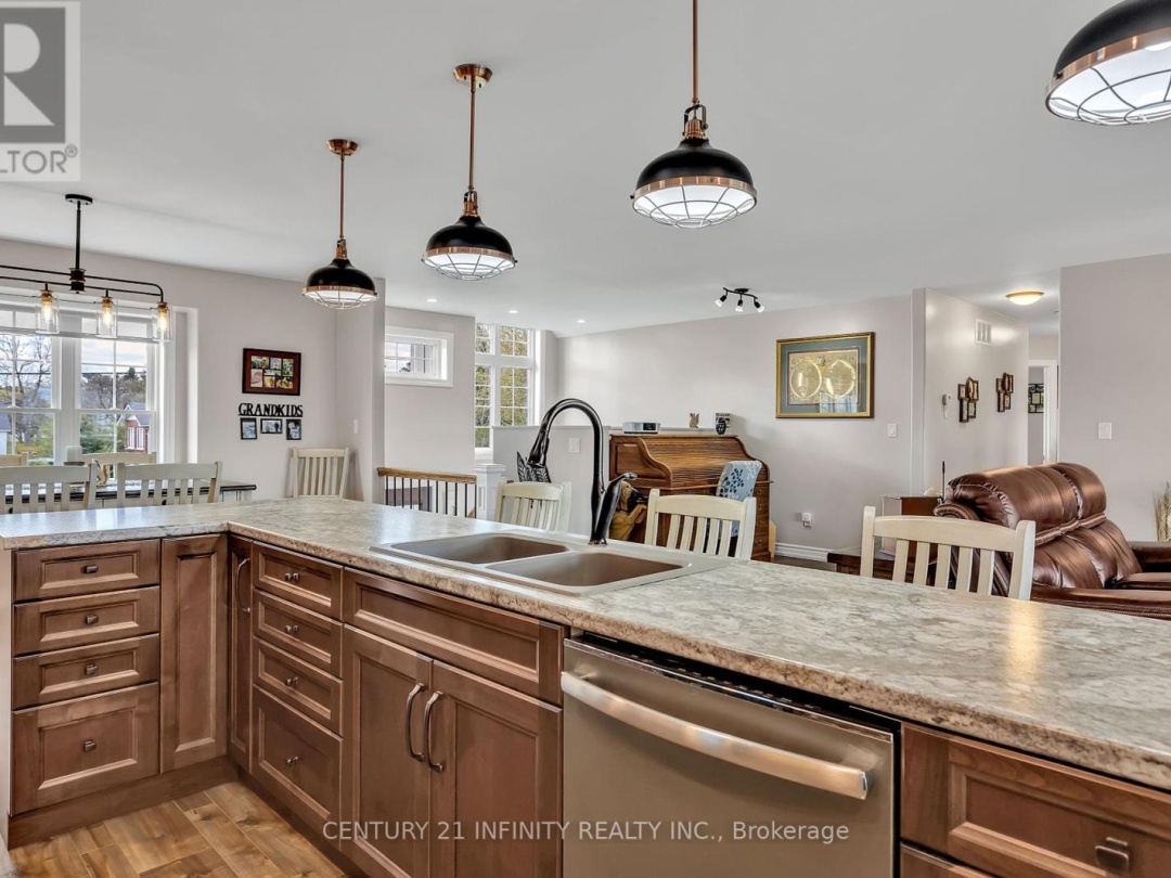 240 Burnt River Road, Kawartha Lakes (Somerville)