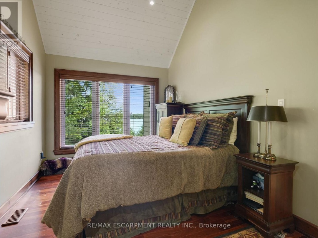 36 MANITOUWABING ESTATES ROAD, Manitouwabing Lake