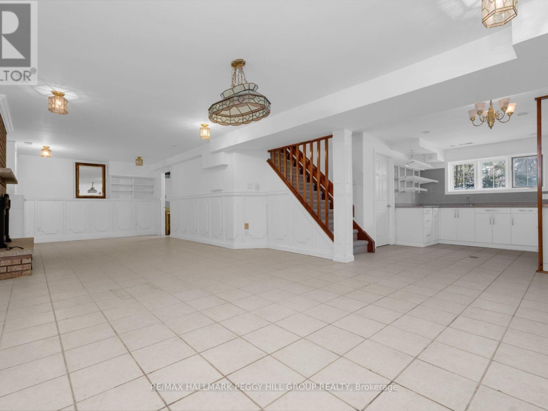 395 COLLINS DRIVE, Lake Simcoe