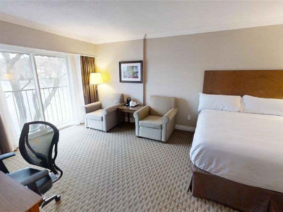 1235 Deerhurst Drive Unit# 317, Peninsula Lake