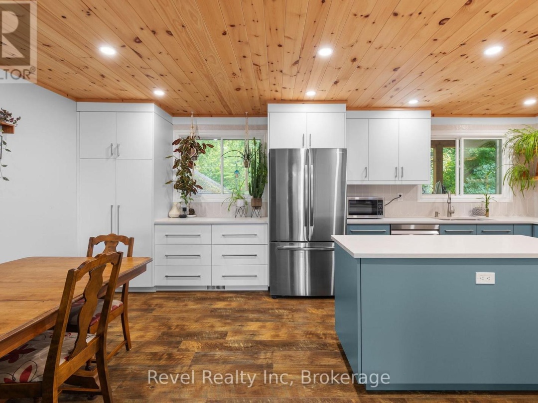 210 BURNETT'S ROAD, Manitouwabing Lake