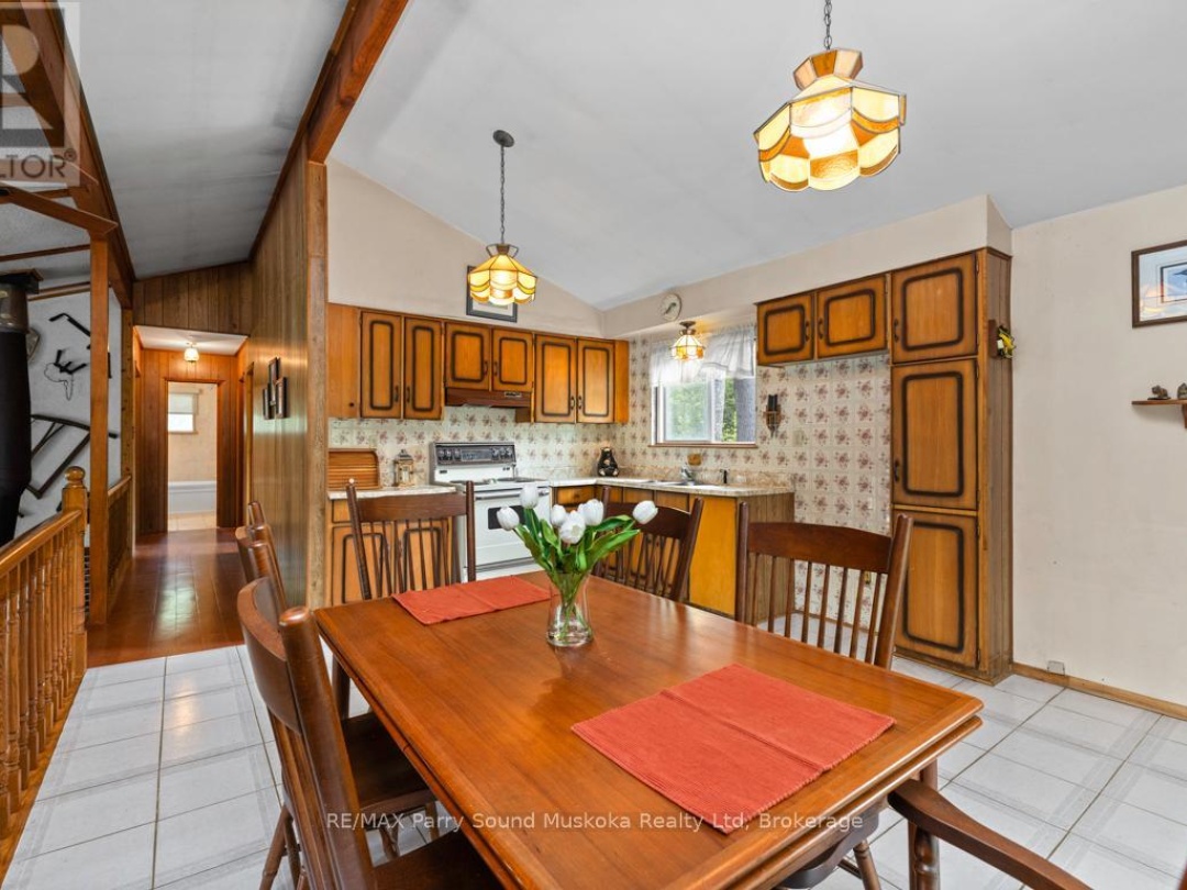 33 HOUSTON LANE, Otter Lake