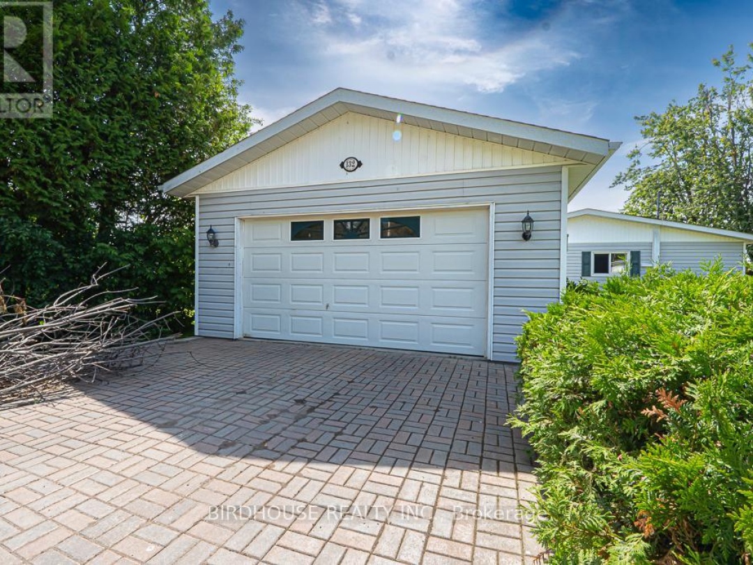 132 FENELON DRIVE, Sturgeon Lake