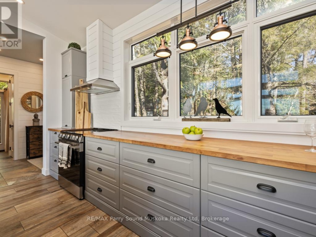 1201 GEEWADIN ROAD, Georgian Bay