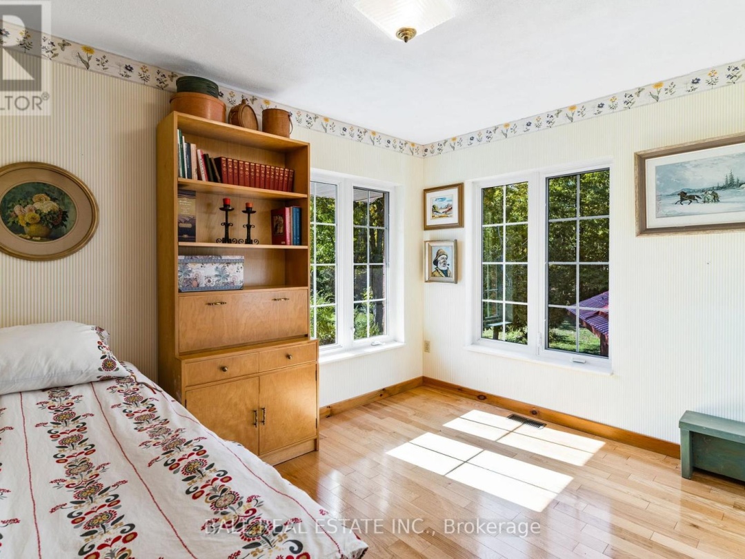 849 COUNTY RD 49, 