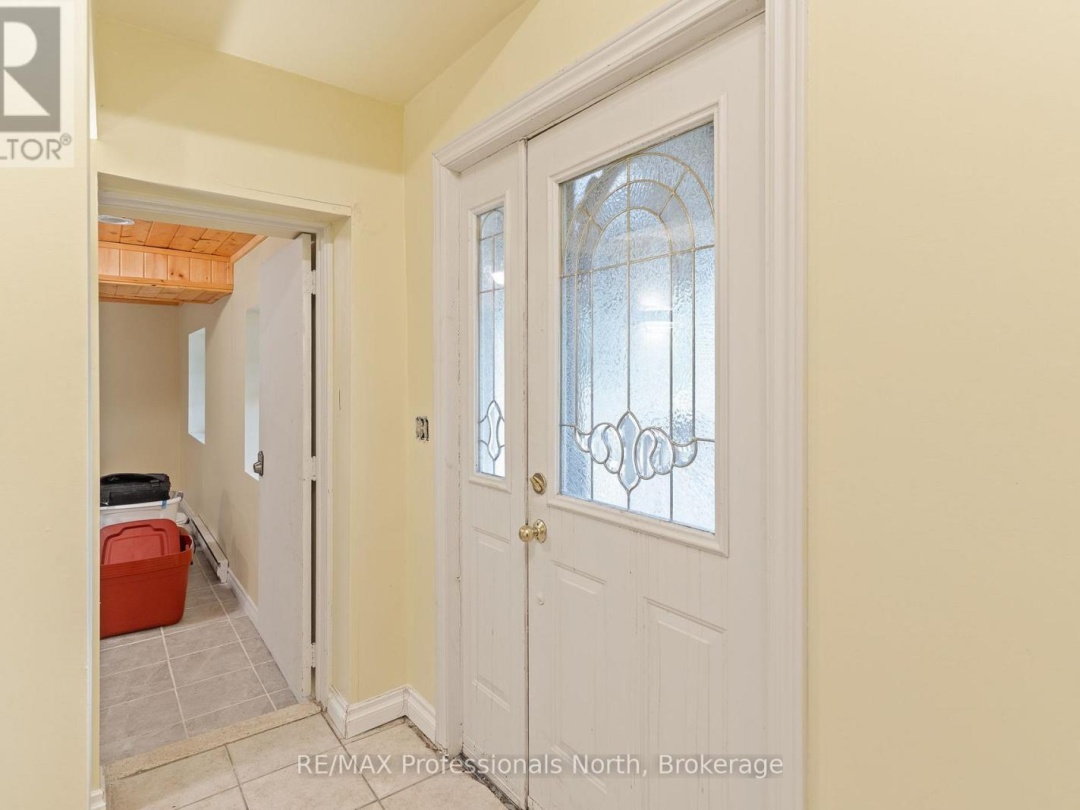 6213 KENNISIS LAKE ROAD, Kennisis Lake