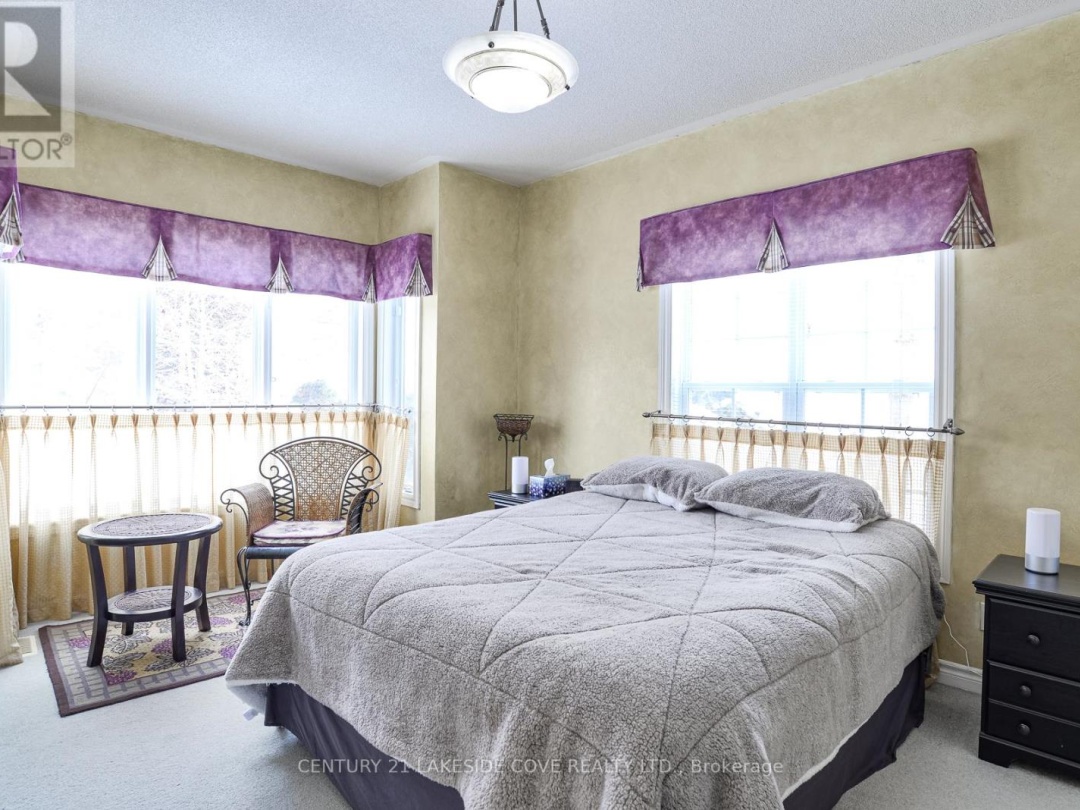 2811 STEPHEN DRIVE, Lake Simcoe