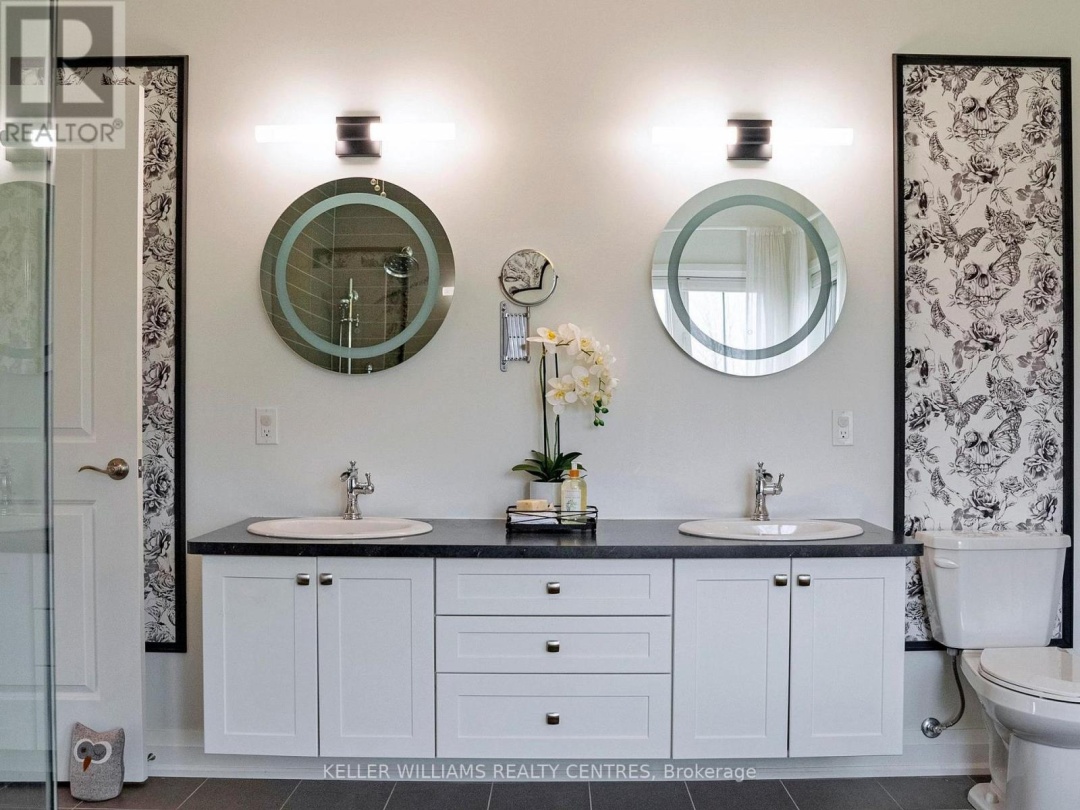 2 THOROUGHBRED DRIVE, 