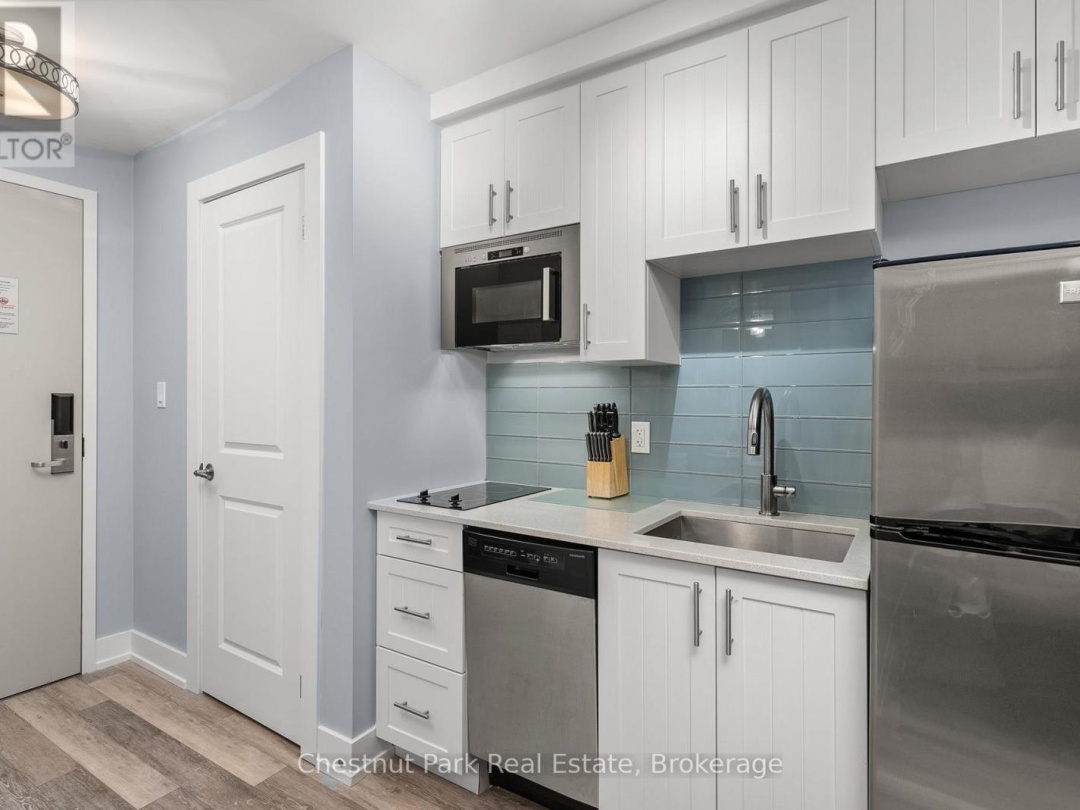 206 - 25 PEN LAKE POINT ROAD, Peninsula Lake