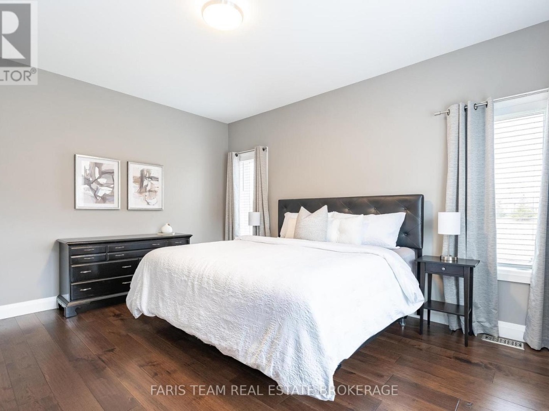 5 BREANNA BOULEVARD, 
